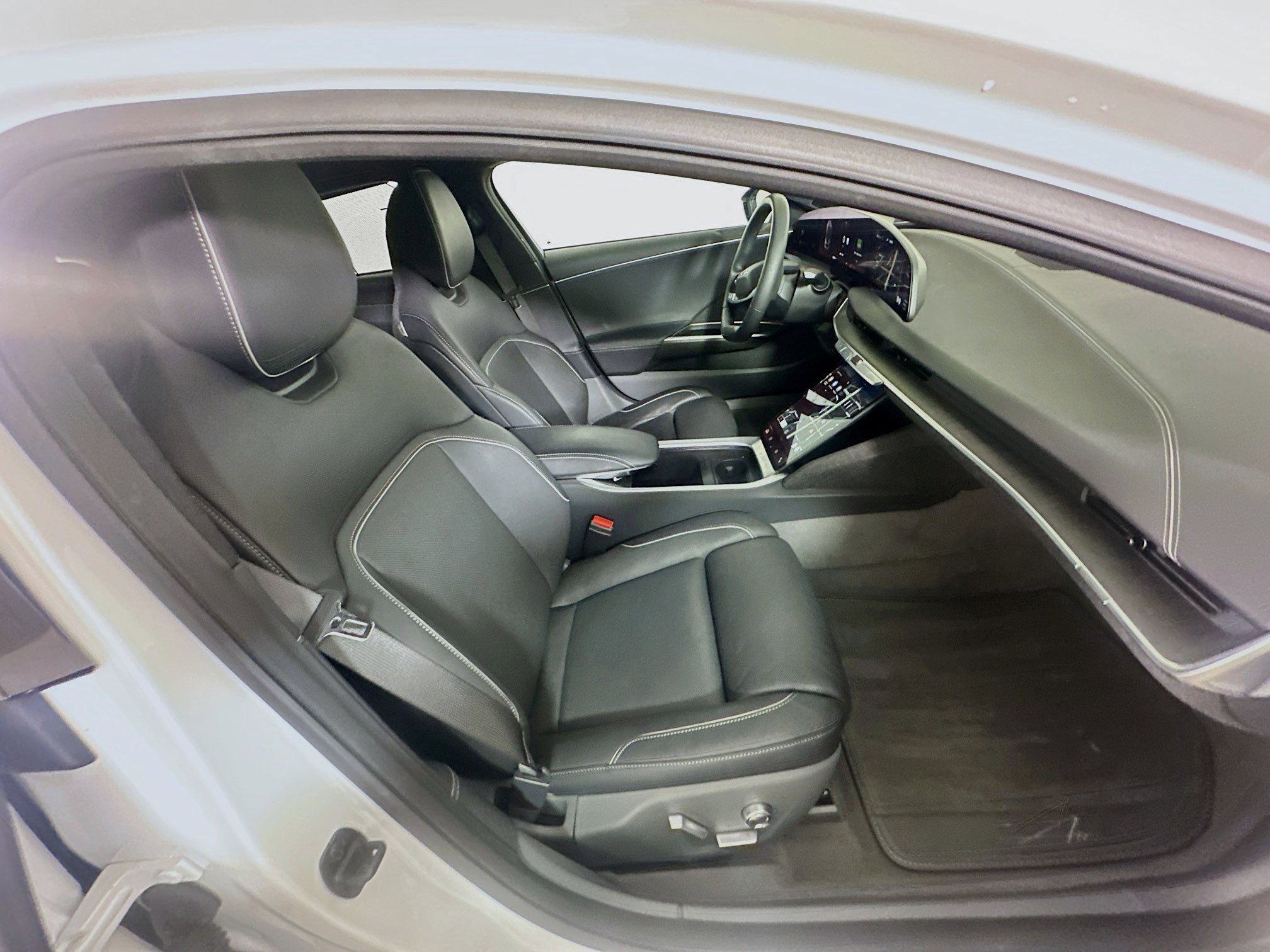 Used 2024 Lucid Air Touring AWD/4WD image 30