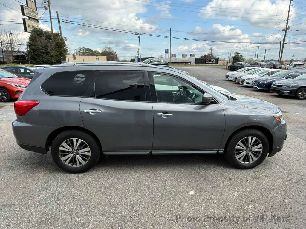 Used 2019 Nissan Pathfinder SV image 4