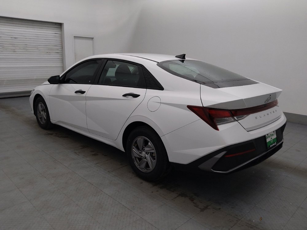 Used 2025 Hyundai Elantra SE image 3