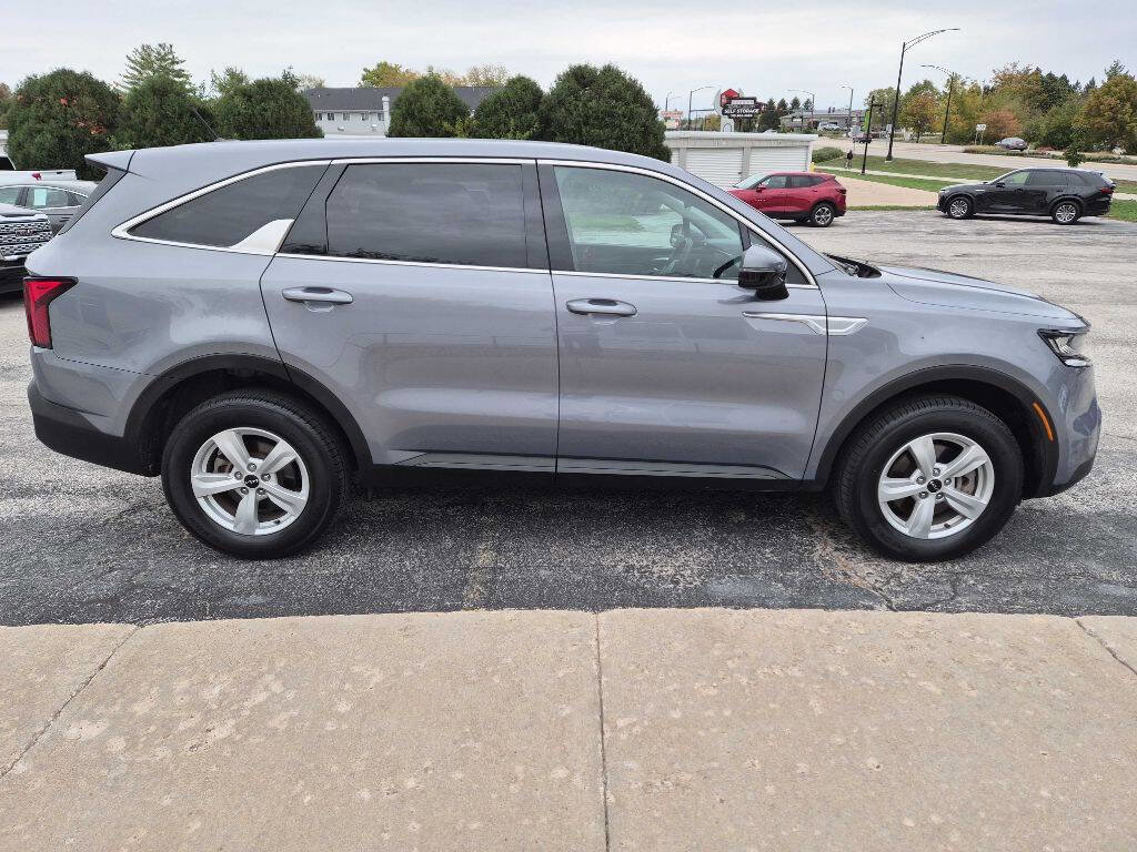 Used 2022 Kia Sorento LX image 5