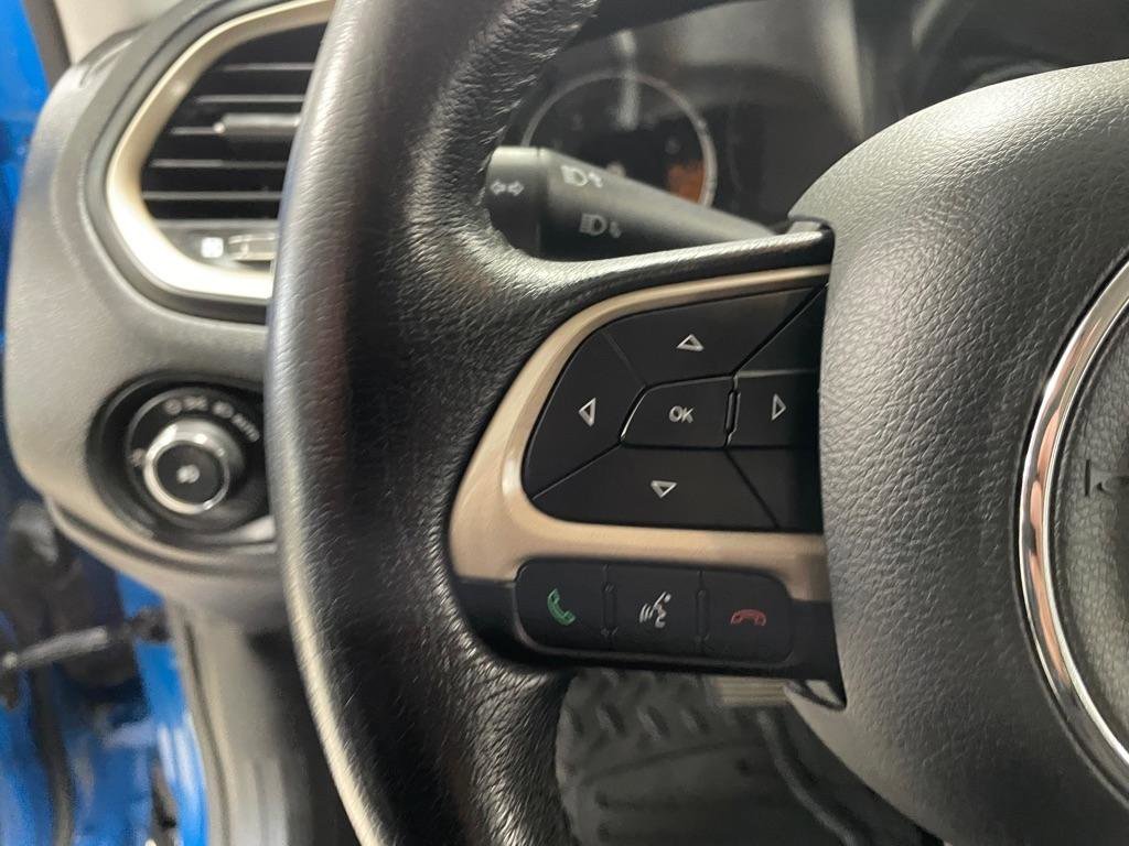 Used 2015 Jeep Renegade Latitude AWD/4WD image 29