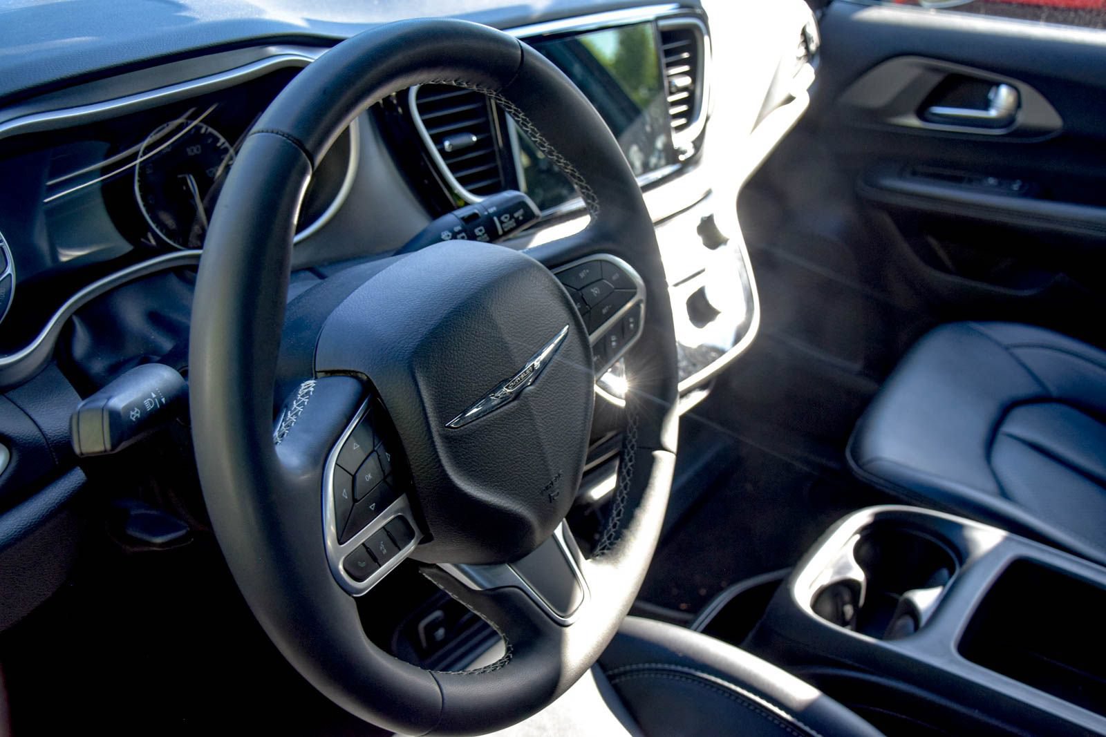 Used 2025 Chrysler Pacifica Select FWD image 21