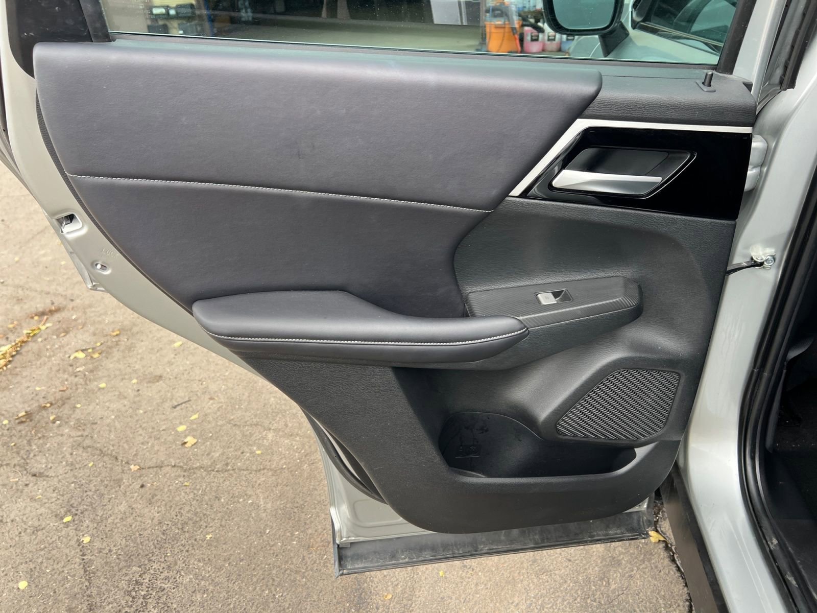 Used 2023 Mitsubishi Outlander SE AWD/4WD image 28