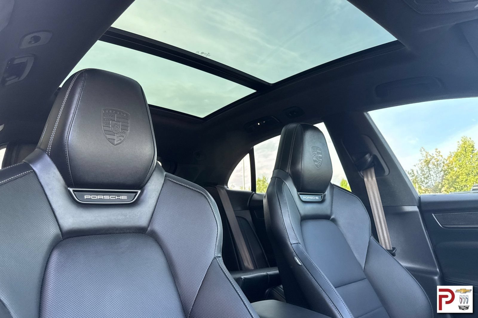 Used 2025 Porsche Macan Turbo Electric AWD/4WD image 19