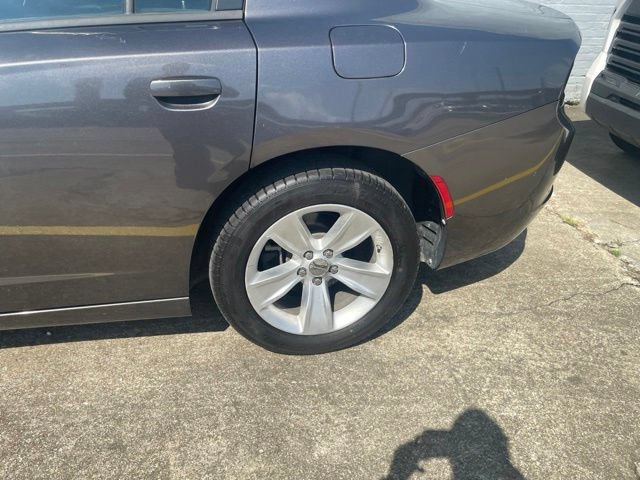 Used 2017 Dodge Charger SXT RWD image 4