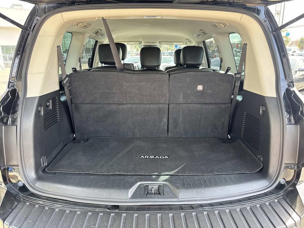 Used 2023 Nissan Armada SV image 9