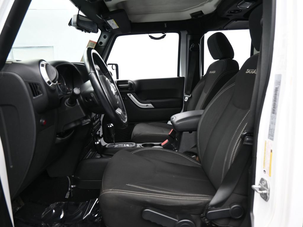 Used 2018 Jeep Wrangler Unlimited Sahara w/ Connectivity Group image 11