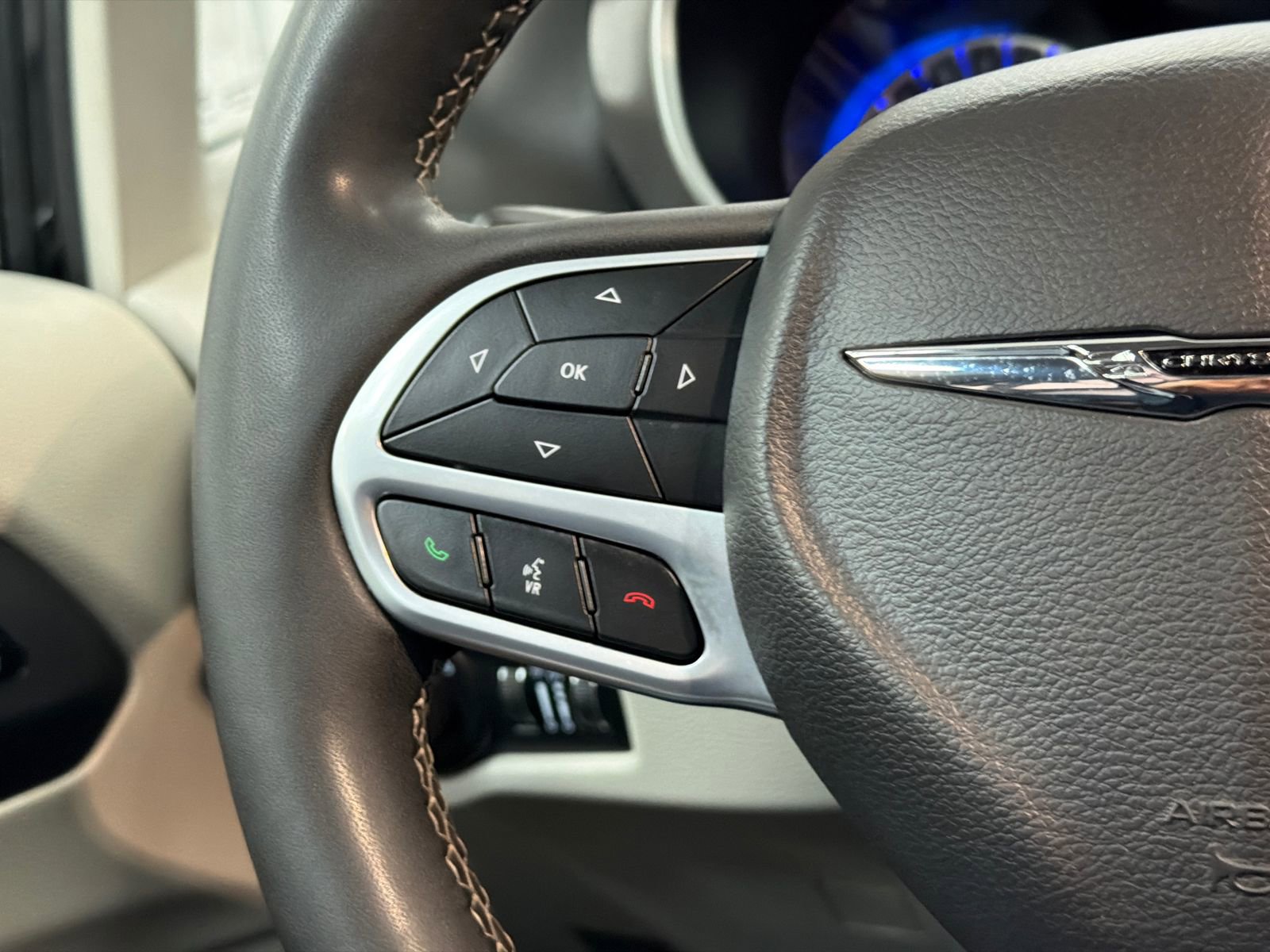 Used 2024 Chrysler Pacifica Touring-L image 24