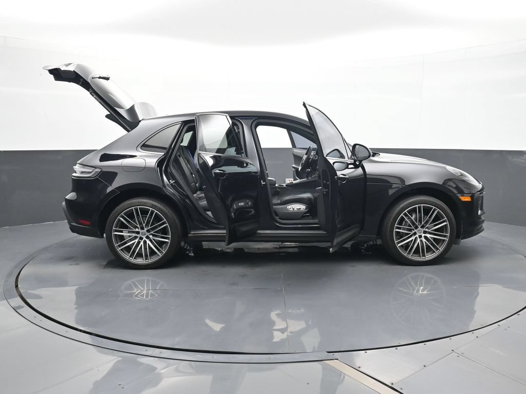Certified 2023 Porsche Macan AWD/4WD image 33