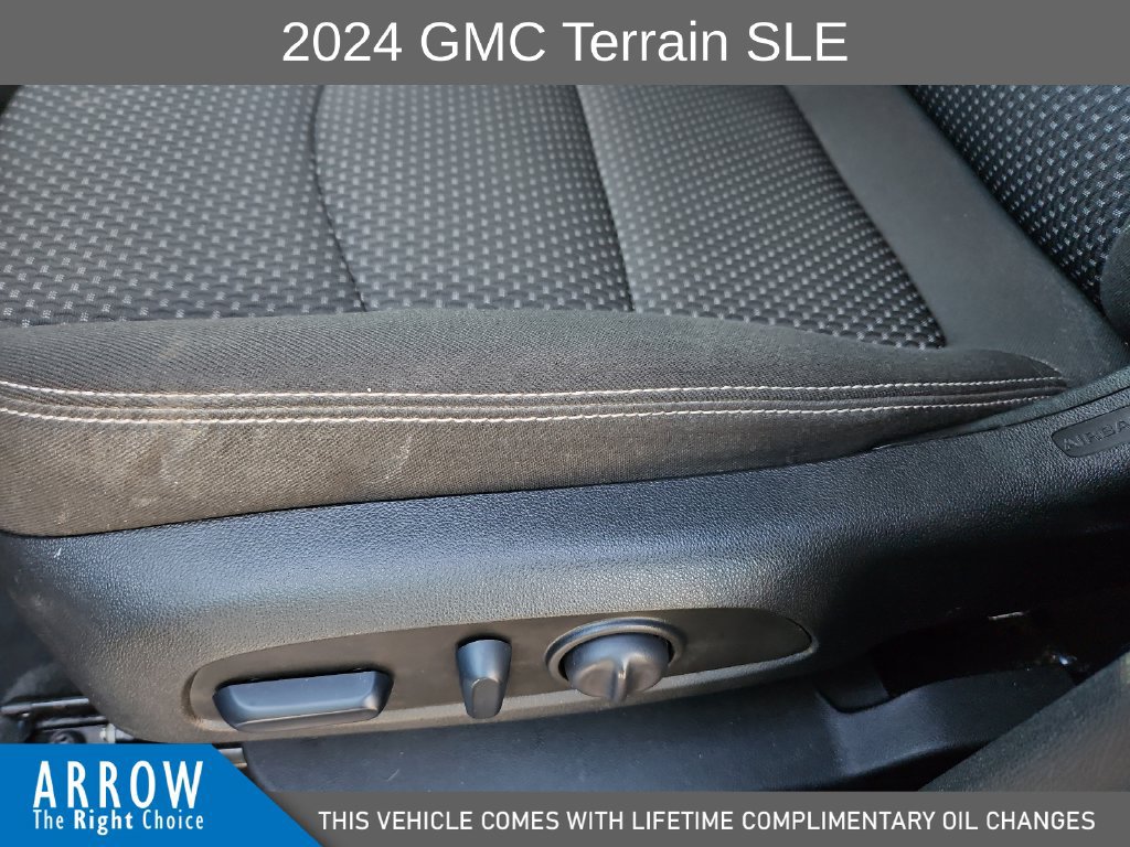 Used 2024 GMC Terrain SLE w/ Driver Convenience Package FWD image 23