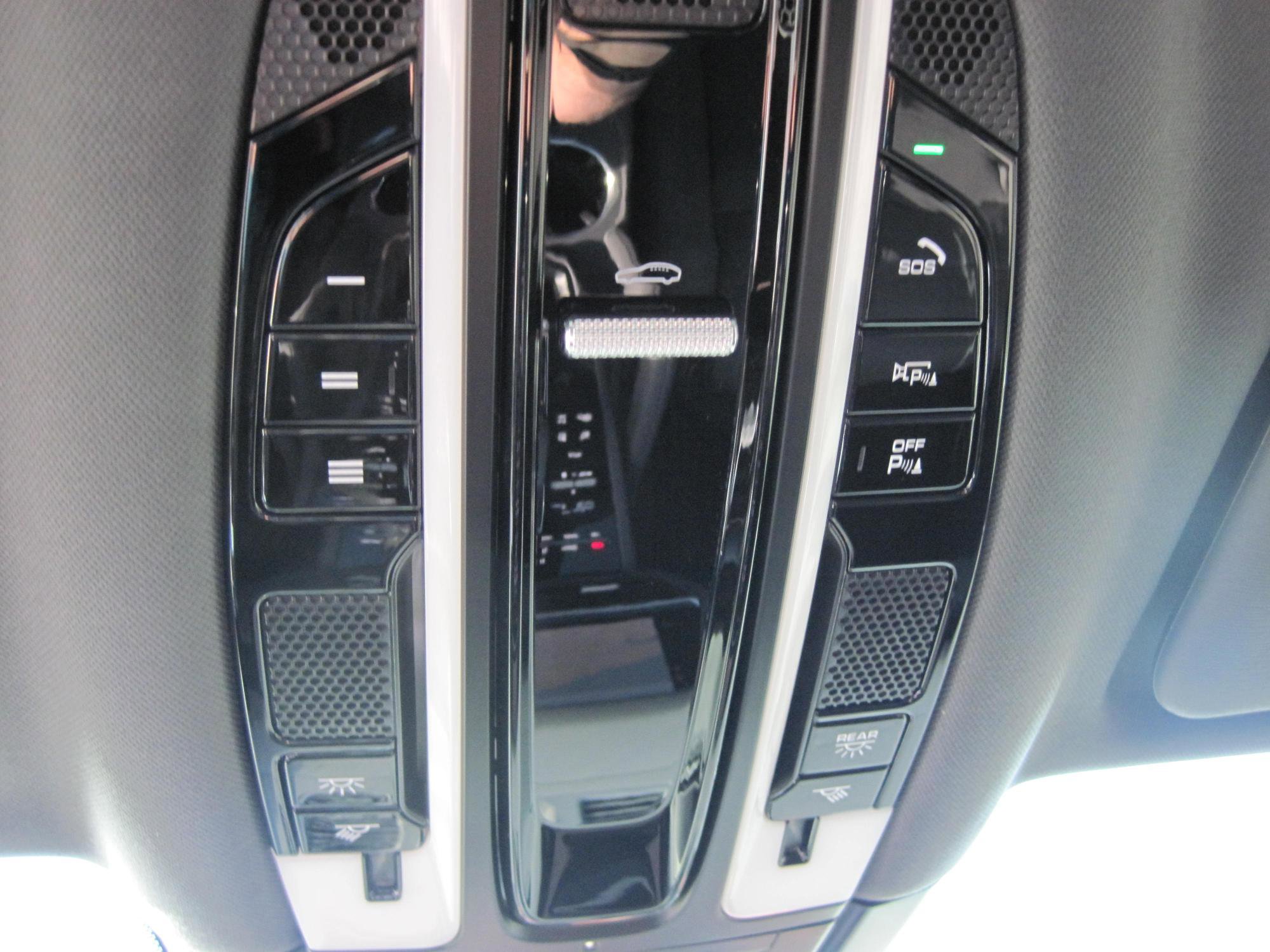 Used 2023 Porsche Cayenne Coupe image 22