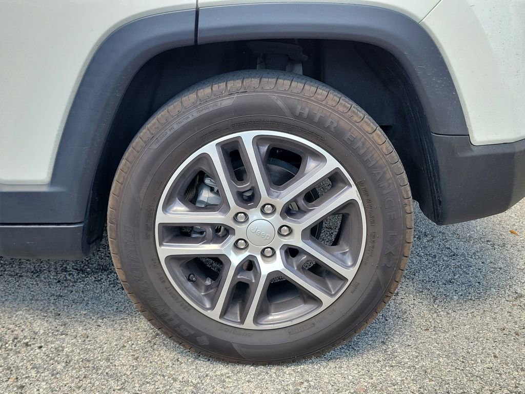 Used 2019 Jeep Compass Latitude FWD image 14