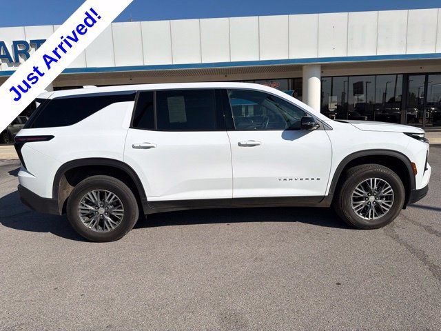 Used 2024 Chevrolet Traverse LS FWD image 2
