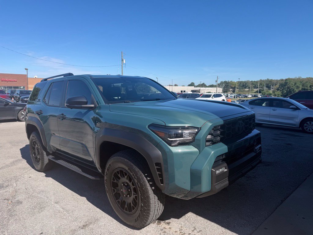 Used 2025 Toyota 4Runner TRD Off-Road Premium AWD/4WD image 2