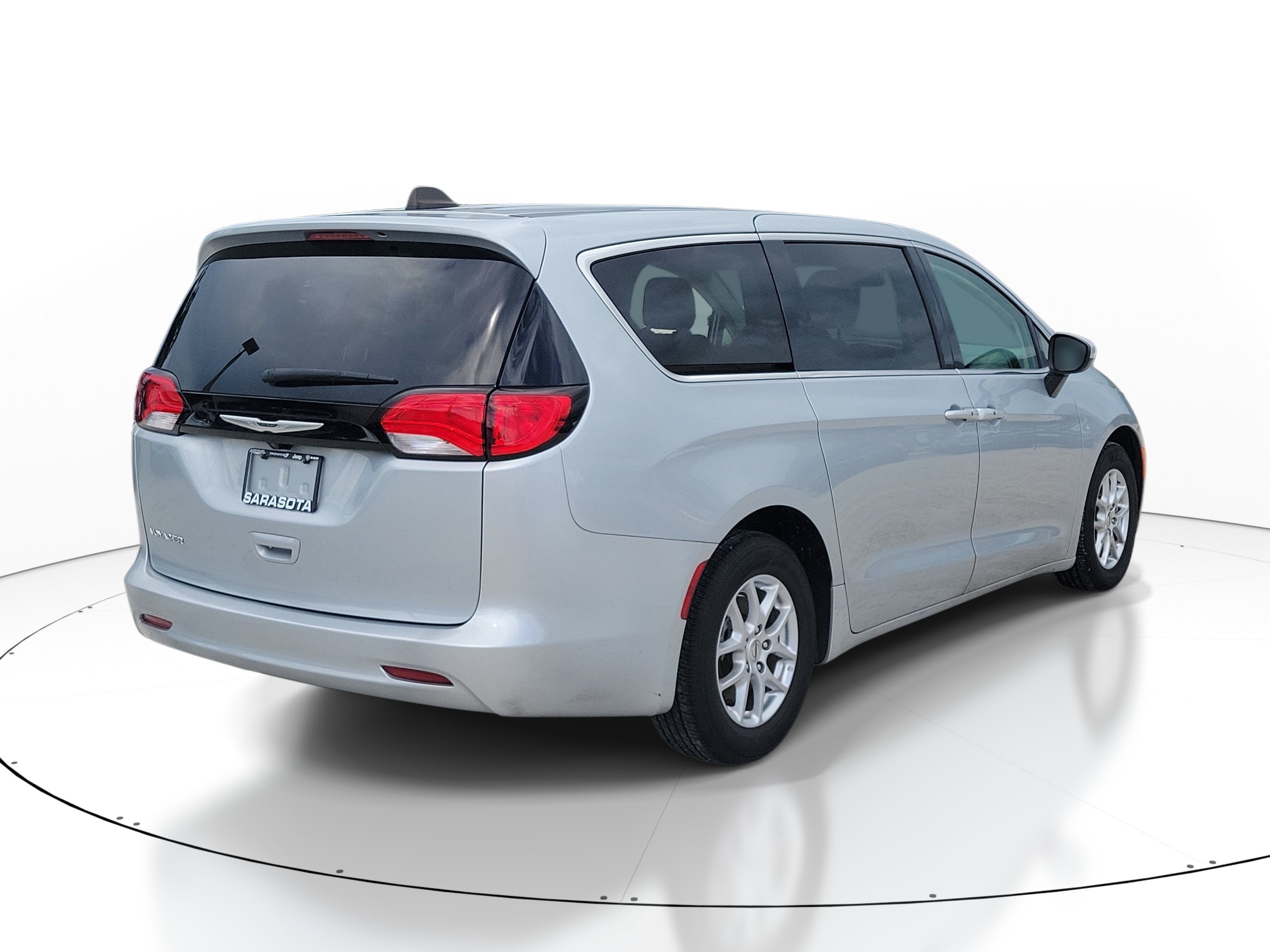 Used 2023 Chrysler Voyager LX FWD image 6