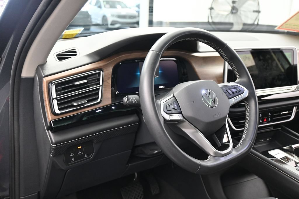Used 2024 Volkswagen Atlas SE w/ Panoramic Sunroof Package FWD image 15