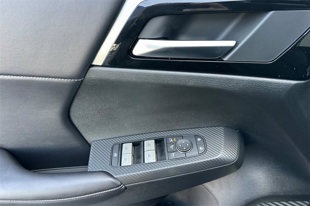 New 2025 Mitsubishi Outlander SE image 12