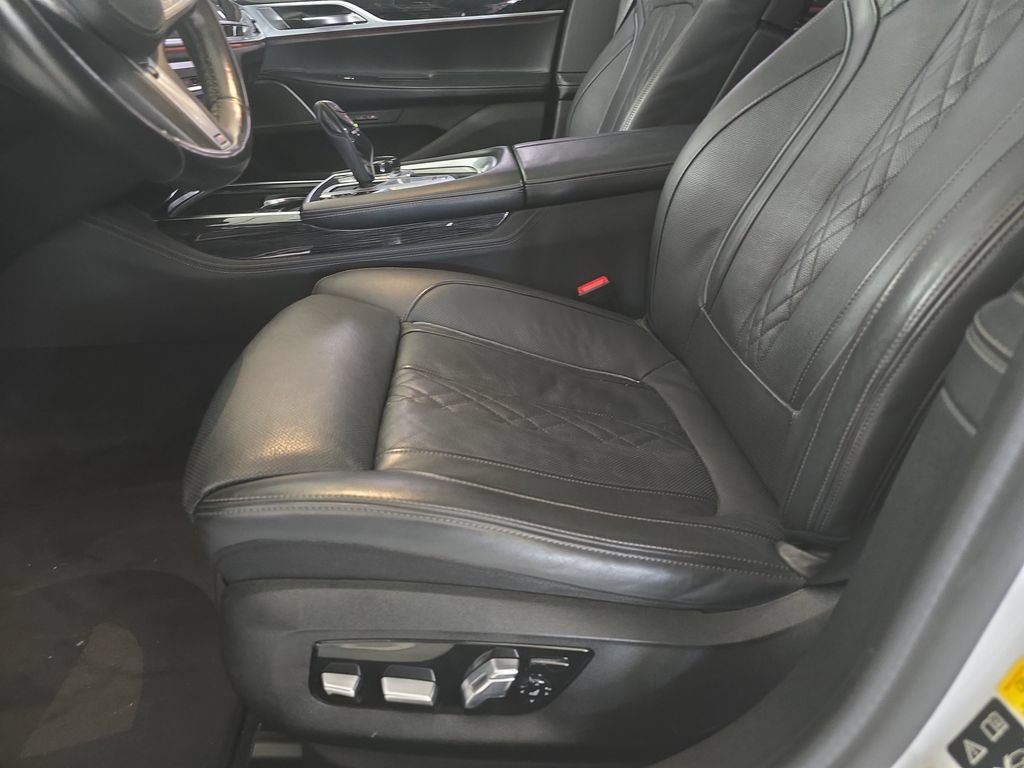 Used 2021 BMW 750i xDrive w/ Executive Package AWD/4WD image 25