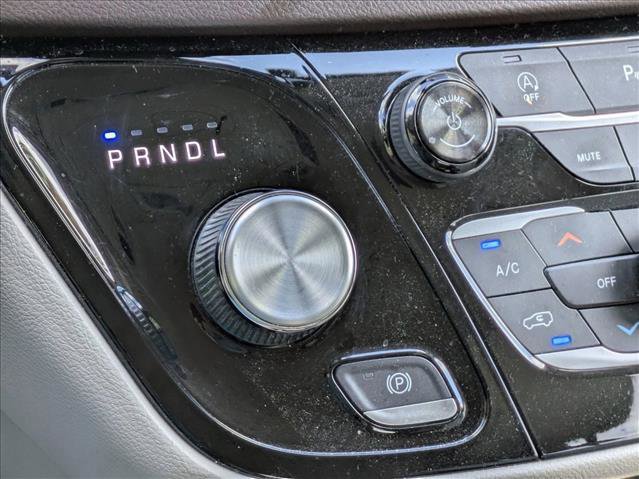 Used 2018 Chrysler Pacifica Touring-L w/ Tire & Wheel Group image 13