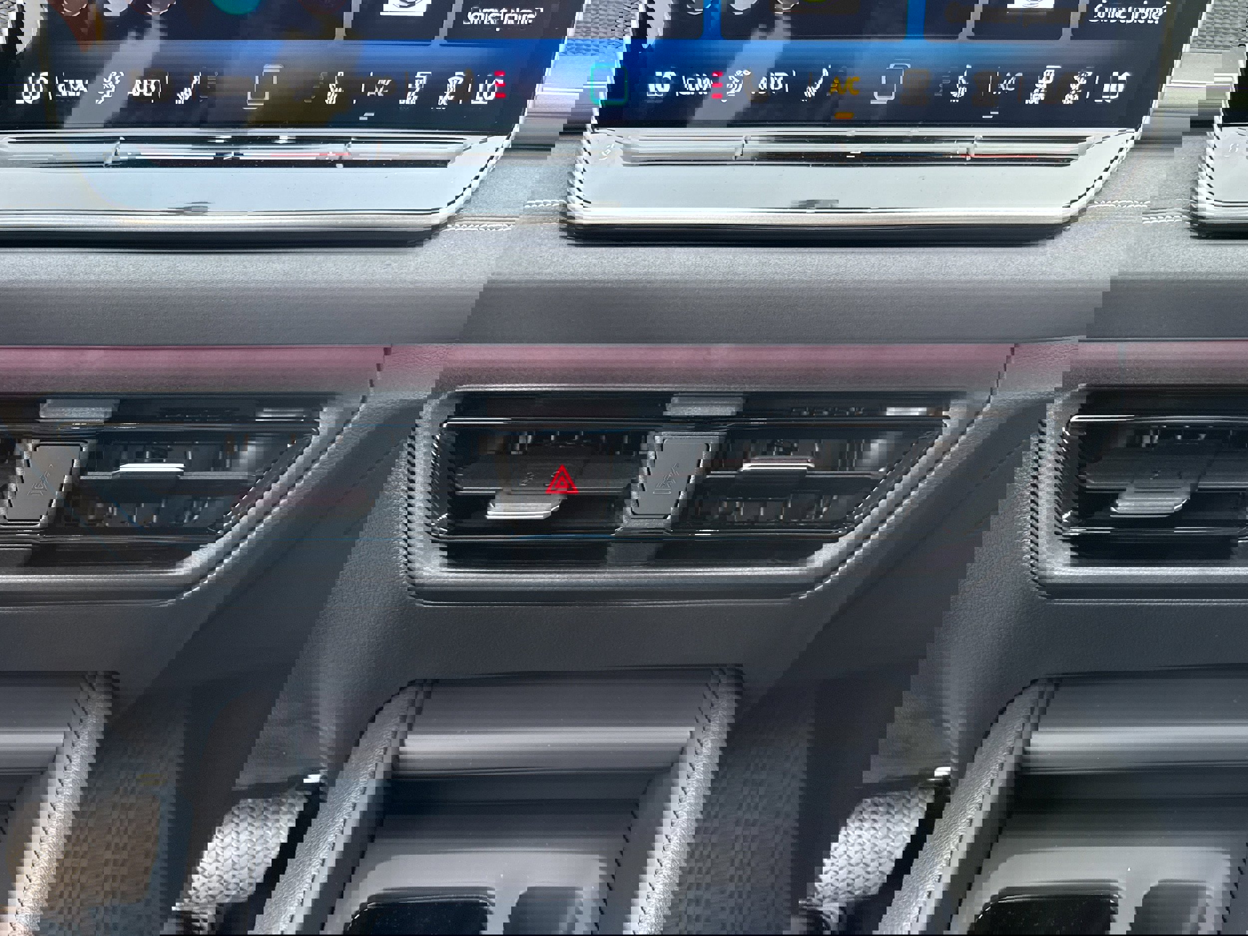 New 2025 Volkswagen Tiguan SE image 36