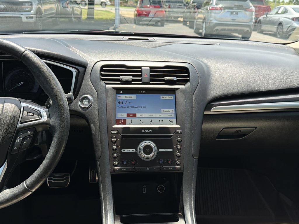 Used 2018 Ford Fusion Titanium FWD image 13