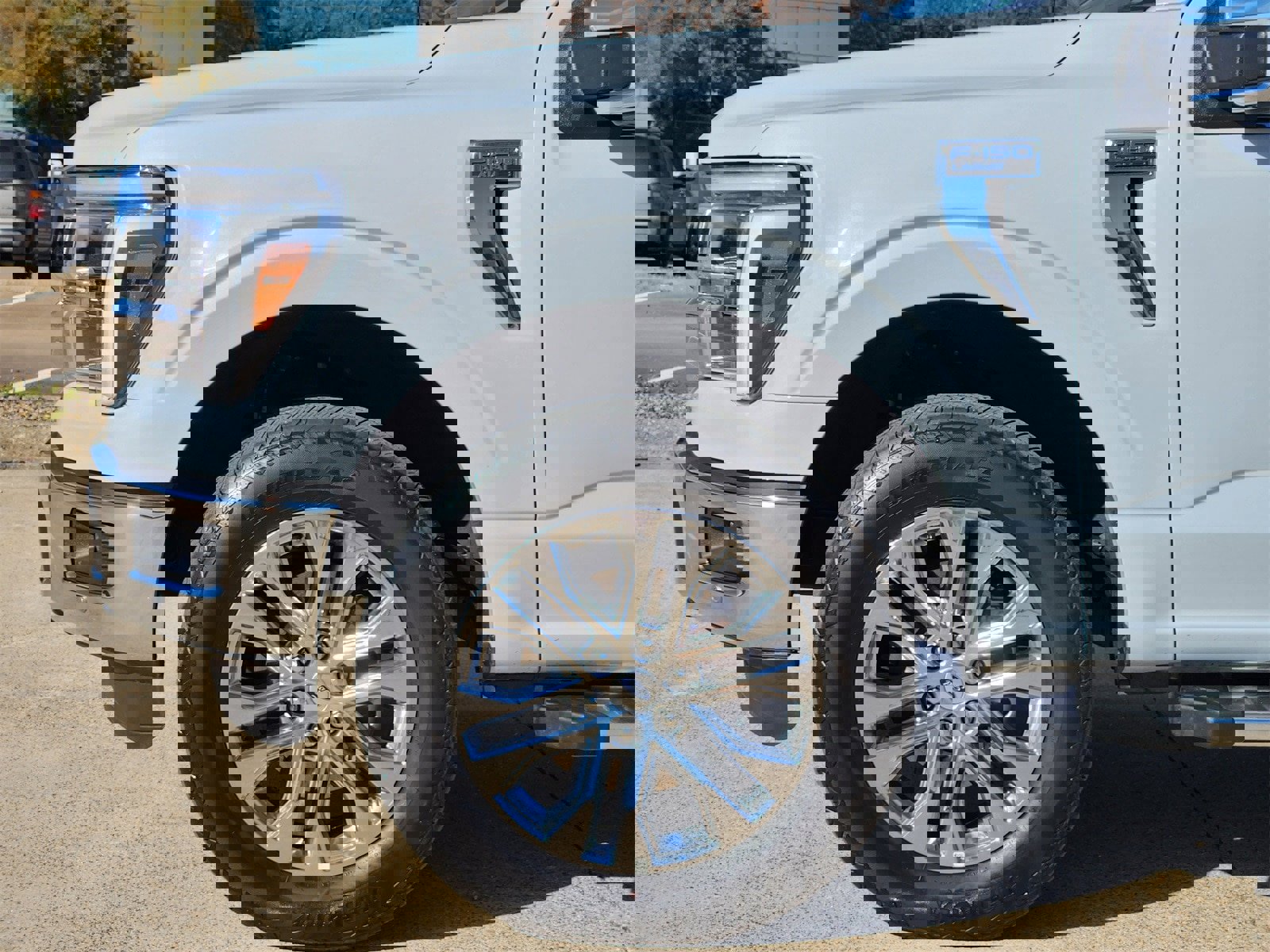 Used 2025 Ford F150 Lariat w/ Equipment Group 501A Mid image 8