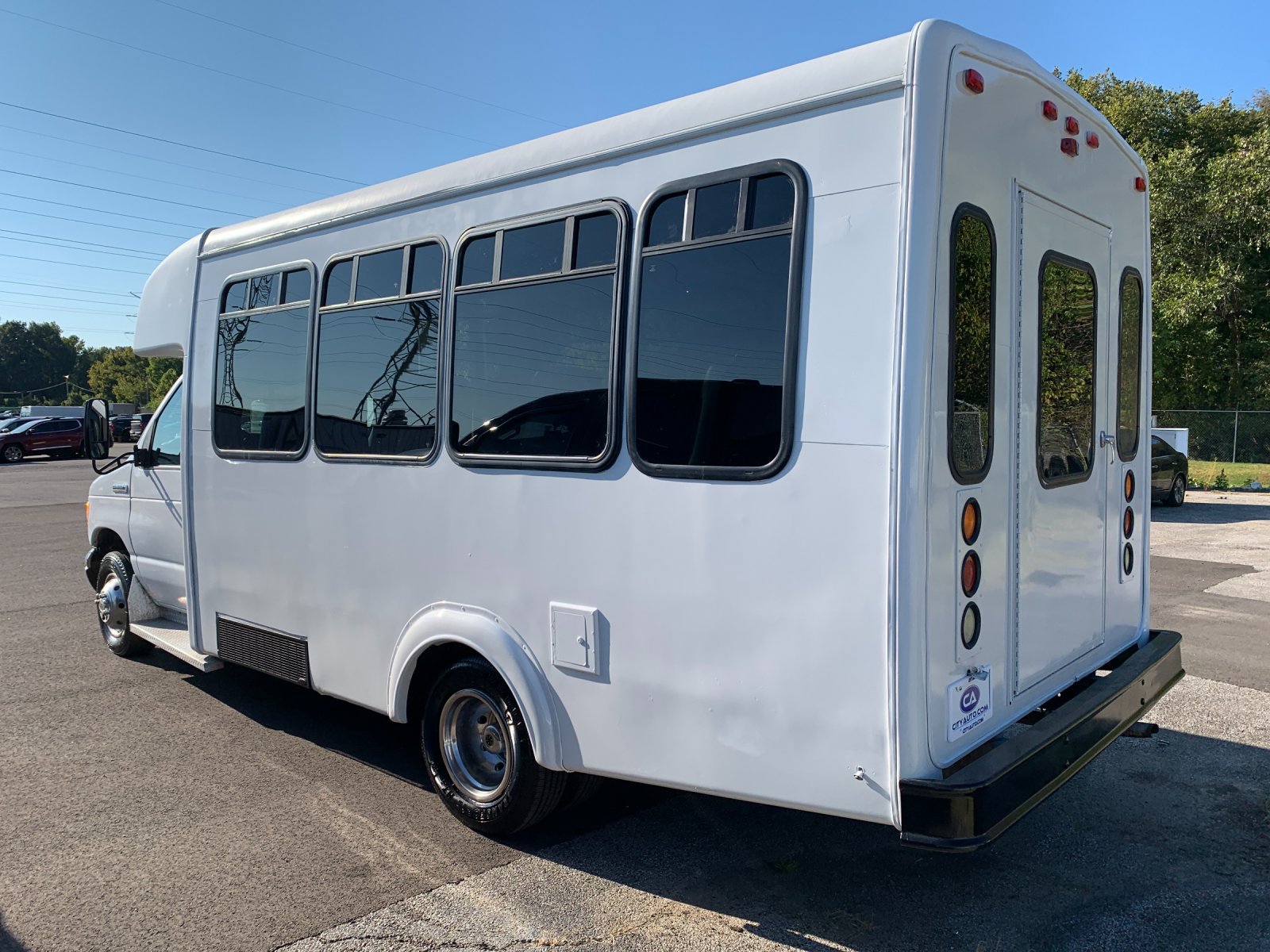 Used 2006 Ford E-350 and Econoline 350 Super Duty RWD image 5