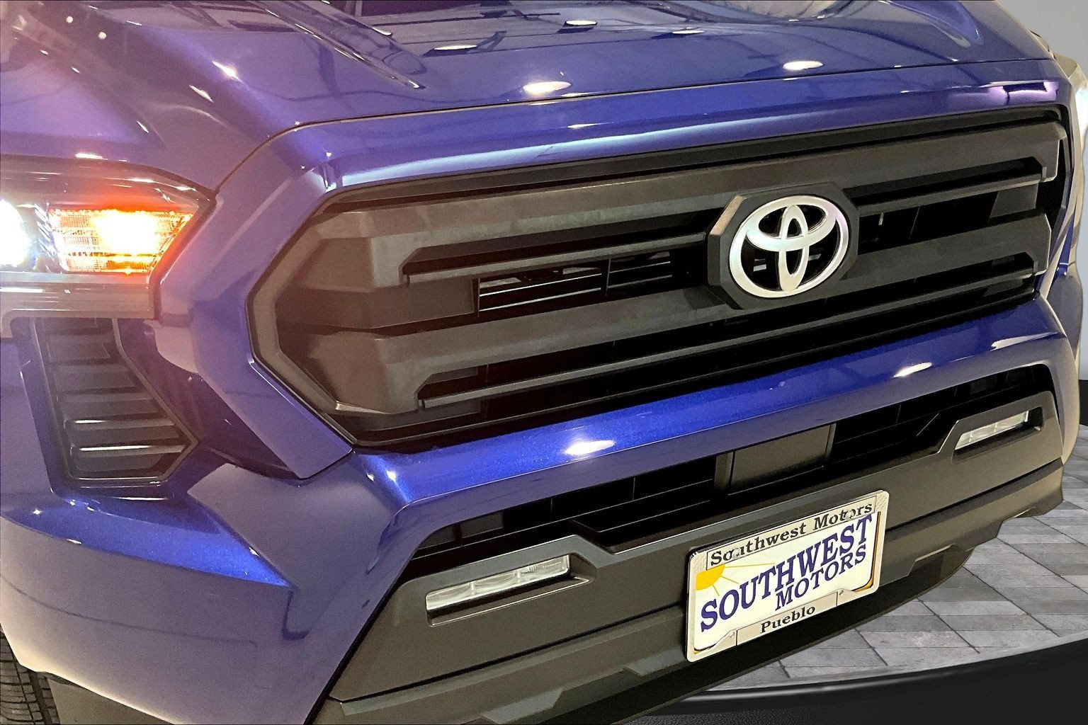 Used 2024 Toyota Tacoma SR5 AWD/4WD image 33