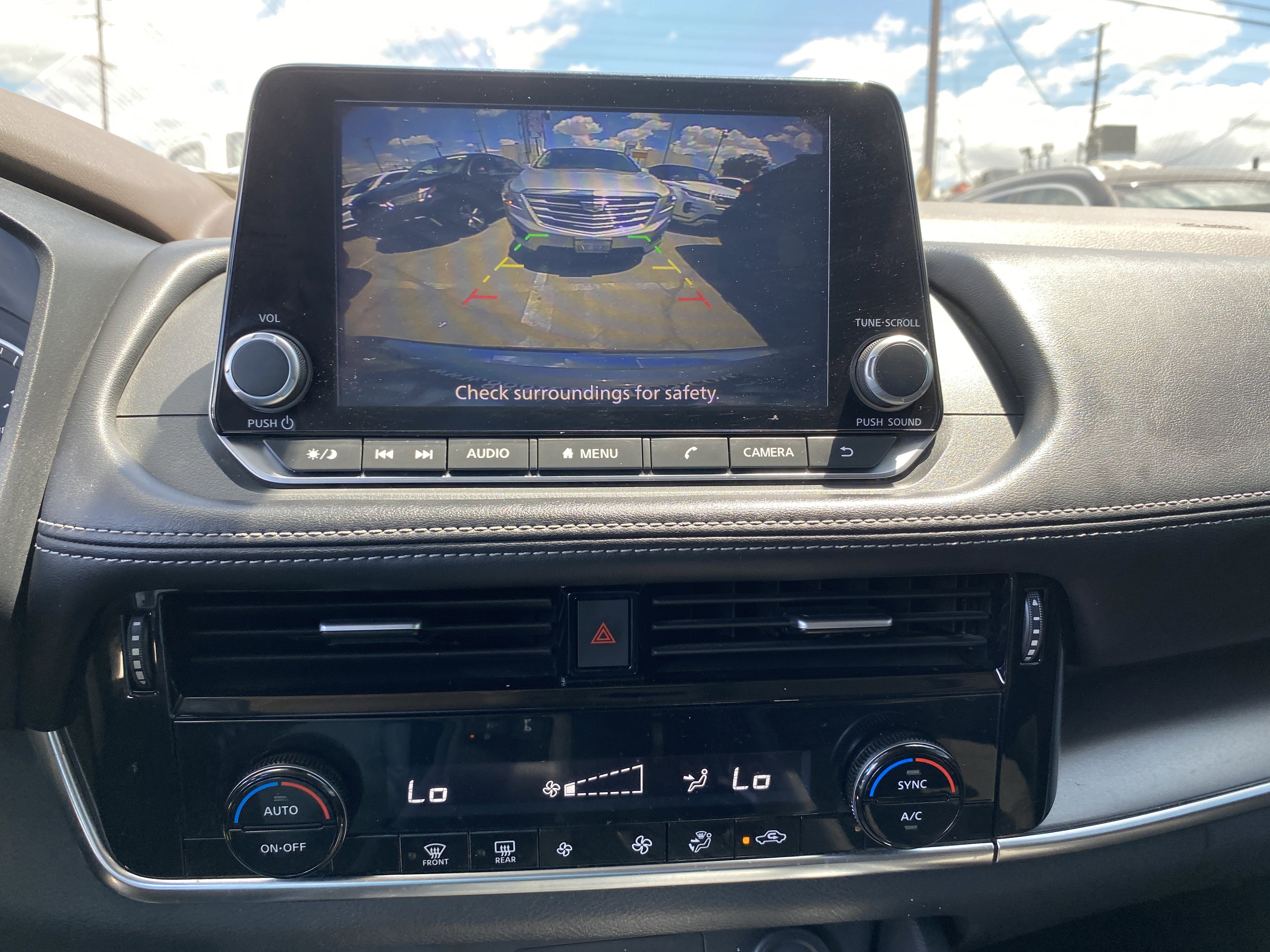 Used 2022 Nissan Rogue SV FWD image 12