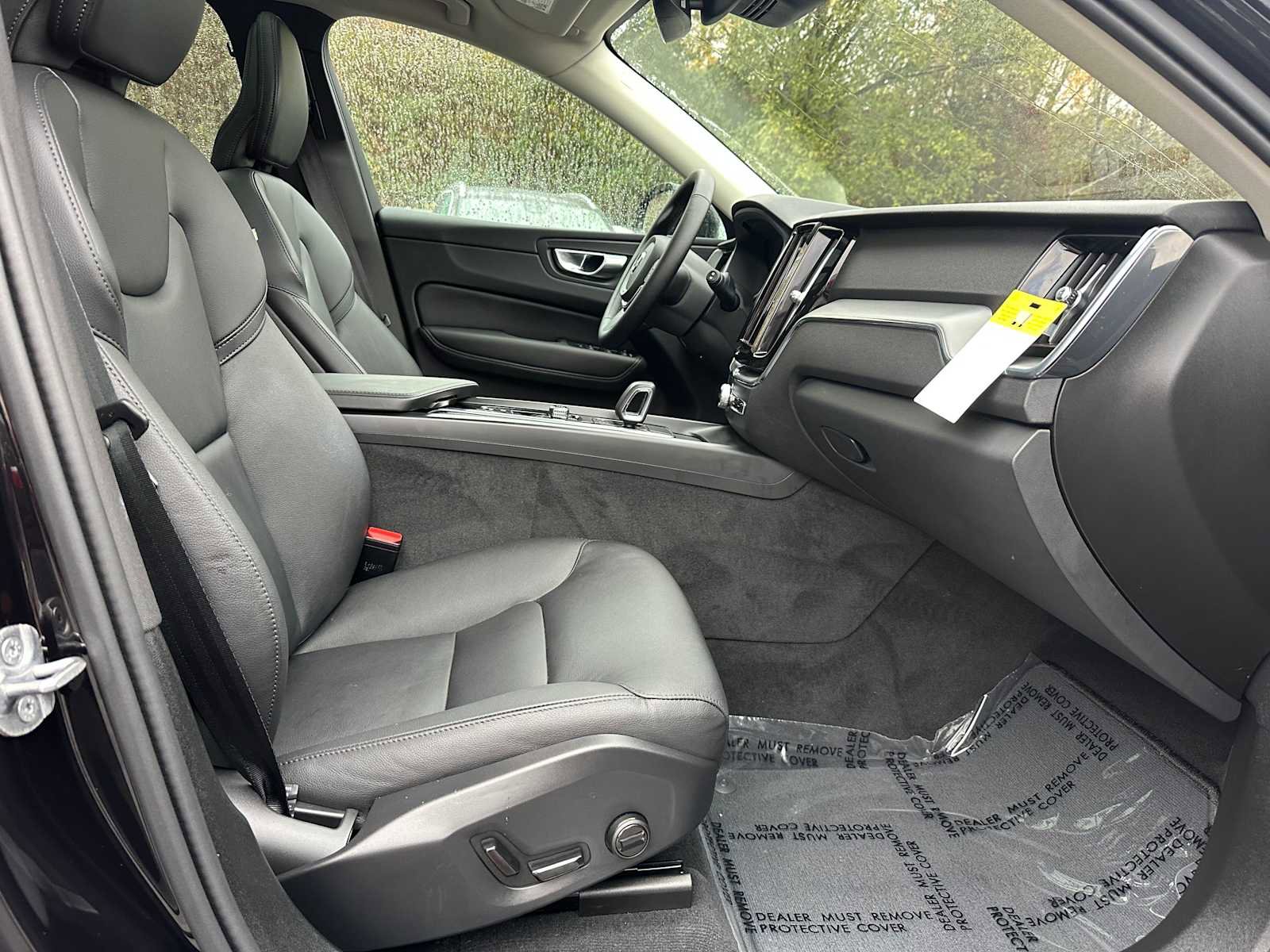 Used 2025 Volvo XC60 B5 Core w/ Protection Package Premier image 10