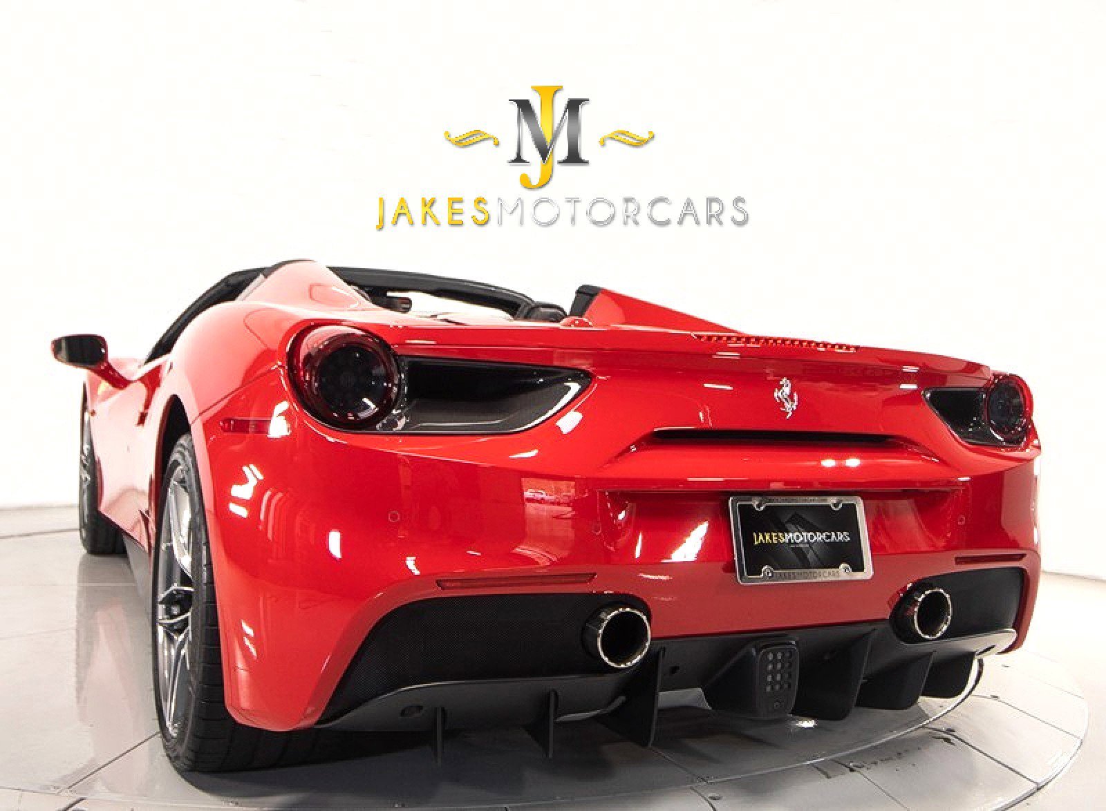 Used 2018 Ferrari 488 Spider image 8