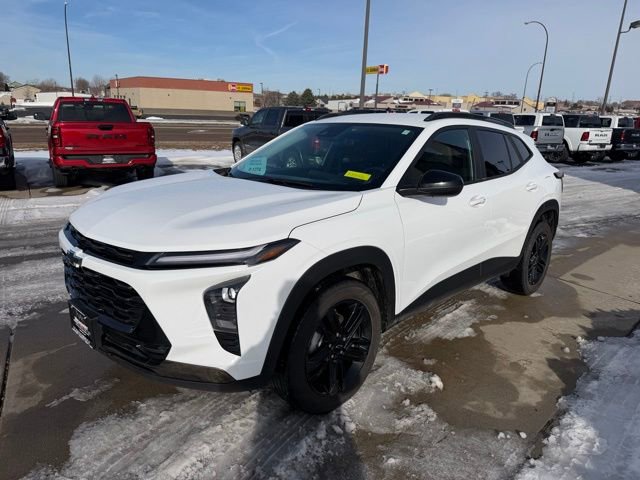 Used 2025 Chevrolet Trax ACTIV w/ Driver Confidence Package image 3