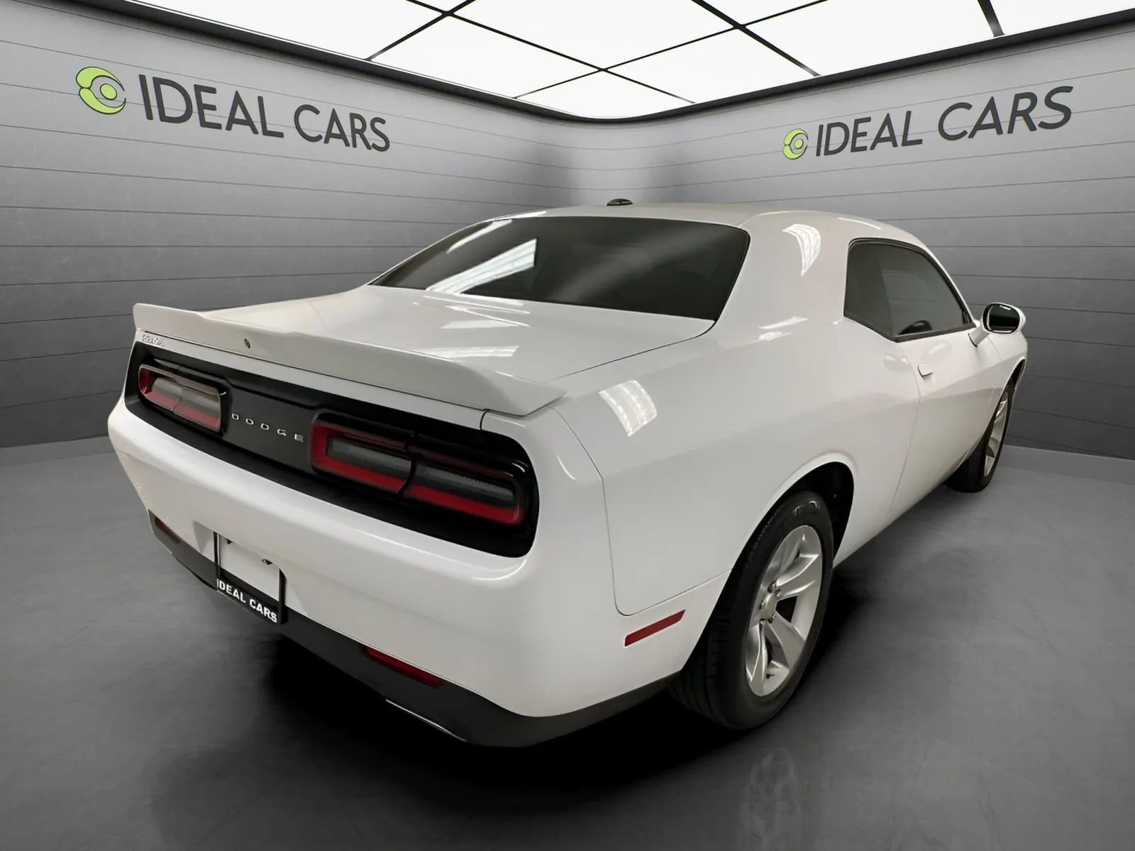 Used 2021 Dodge Challenger SXT RWD image 5
