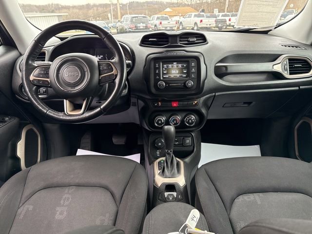 Used 2017 Jeep Renegade Latitude w/ Cold Weather Group image 33