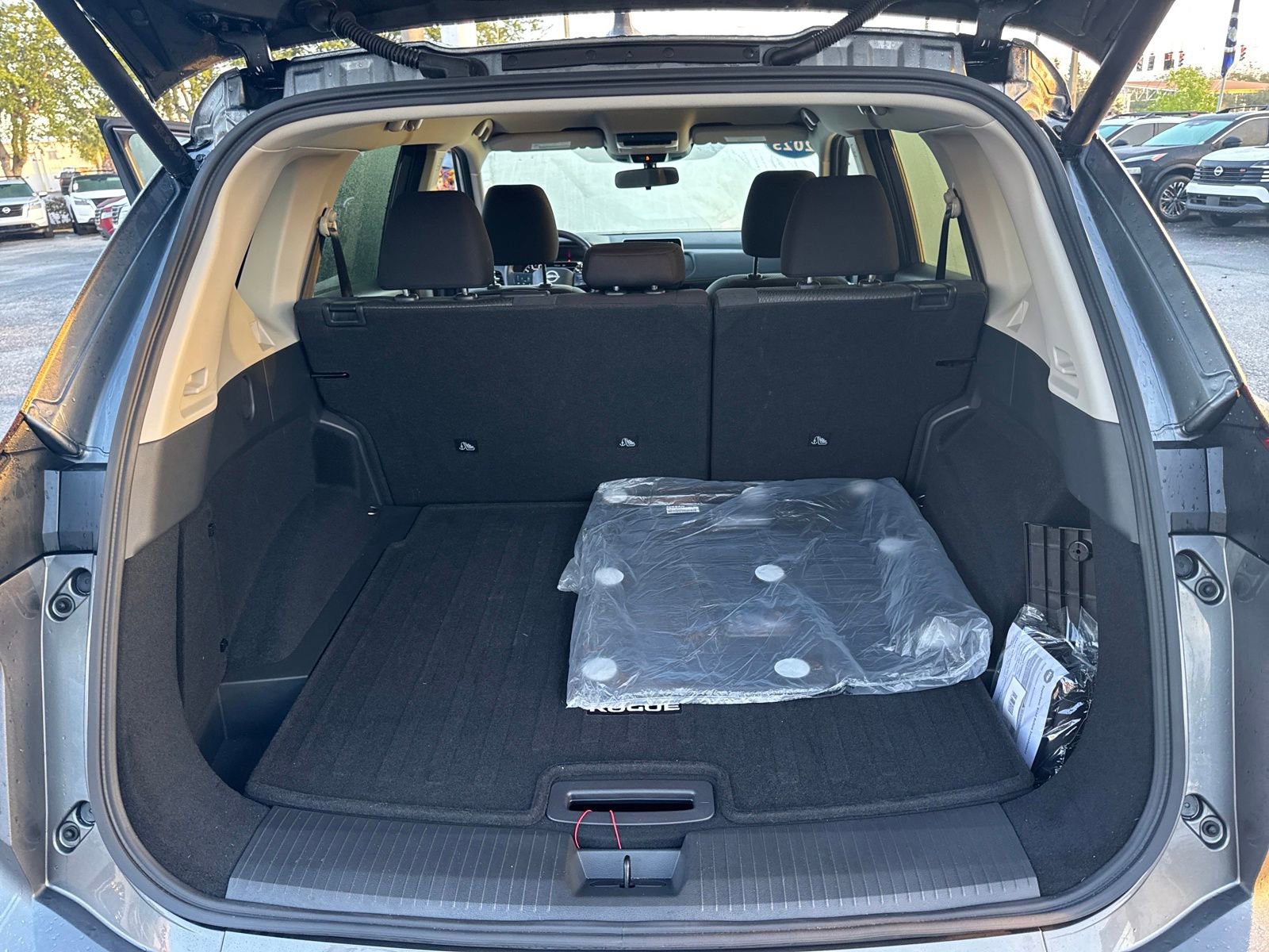 Certified 2025 Nissan Rogue SV image 24