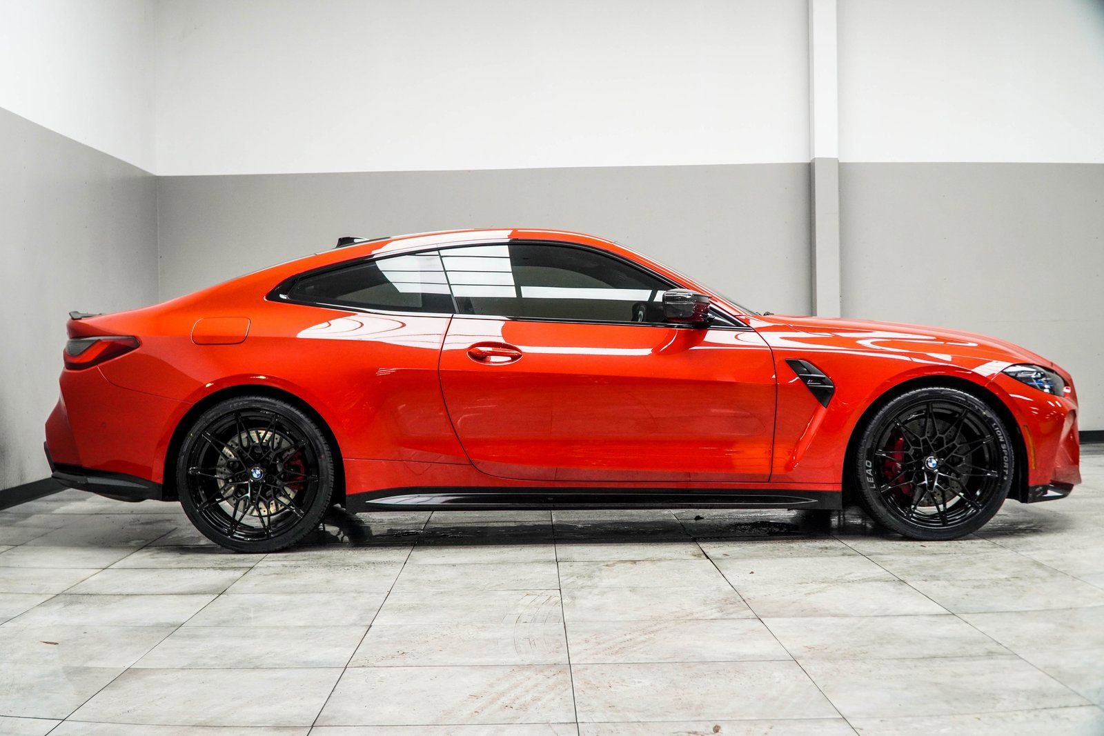 Used 2021 BMW M4 Competition w/ M Carbon Exterior Package RWD image 6
