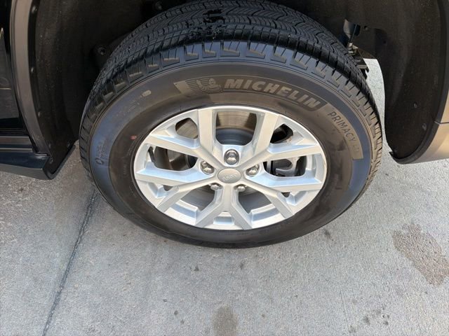 Used 2023 Jeep Grand Cherokee L Limited AWD/4WD image 34