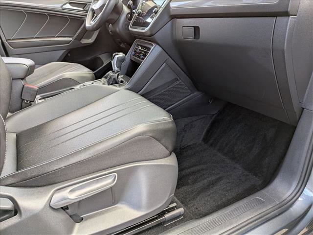 Used 2023 Volkswagen Tiguan SE w/ Panoramic Sunroof Package AWD/4WD image 16