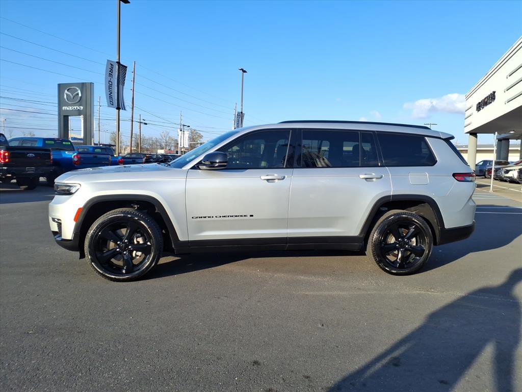 Used 2023 Jeep Grand Cherokee L Limited w/ Black Appearance Package image 2