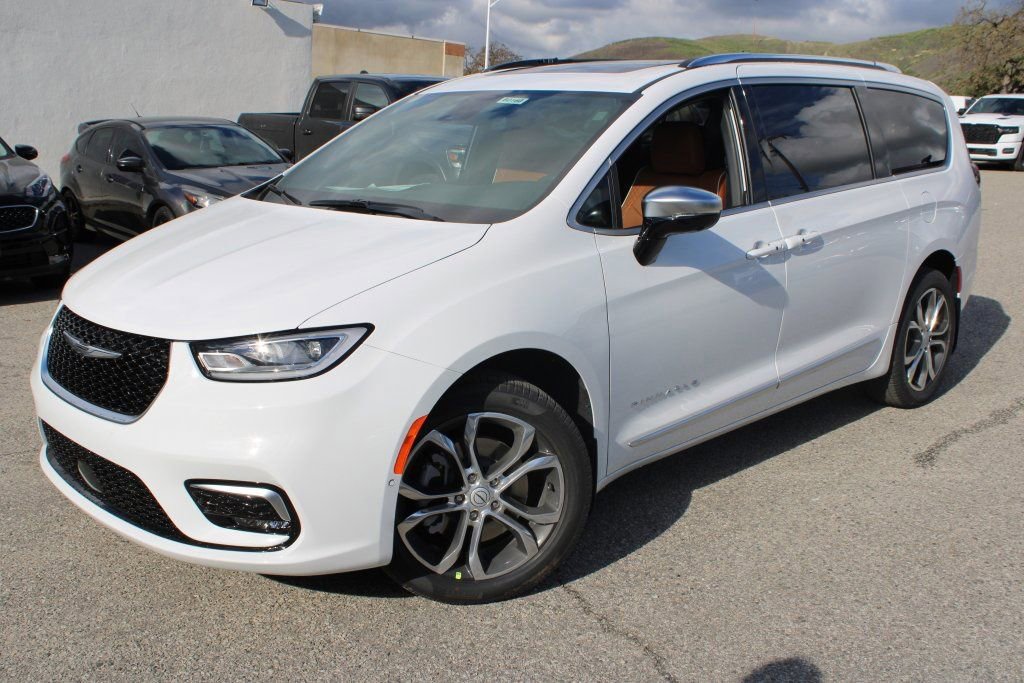 New 2026 Chrysler Pacifica Pinnacle image 1