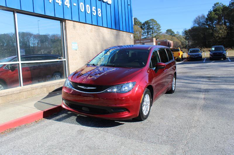 Used 2021 Chrysler Voyager LX image 3