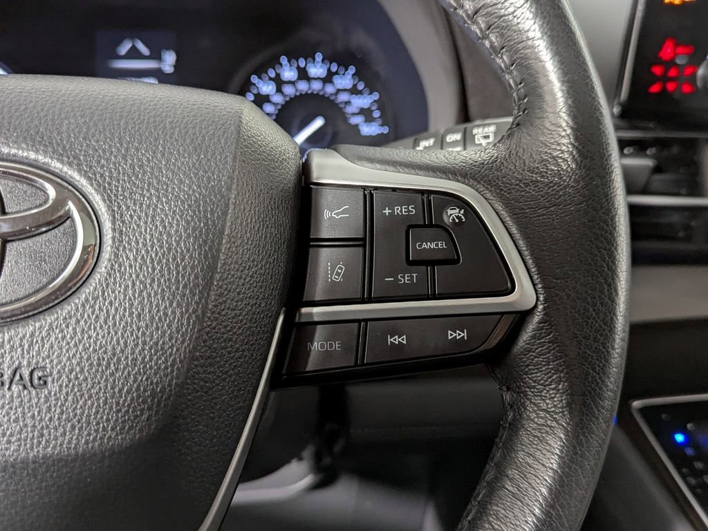Used 2024 Toyota Sienna XLE image 30