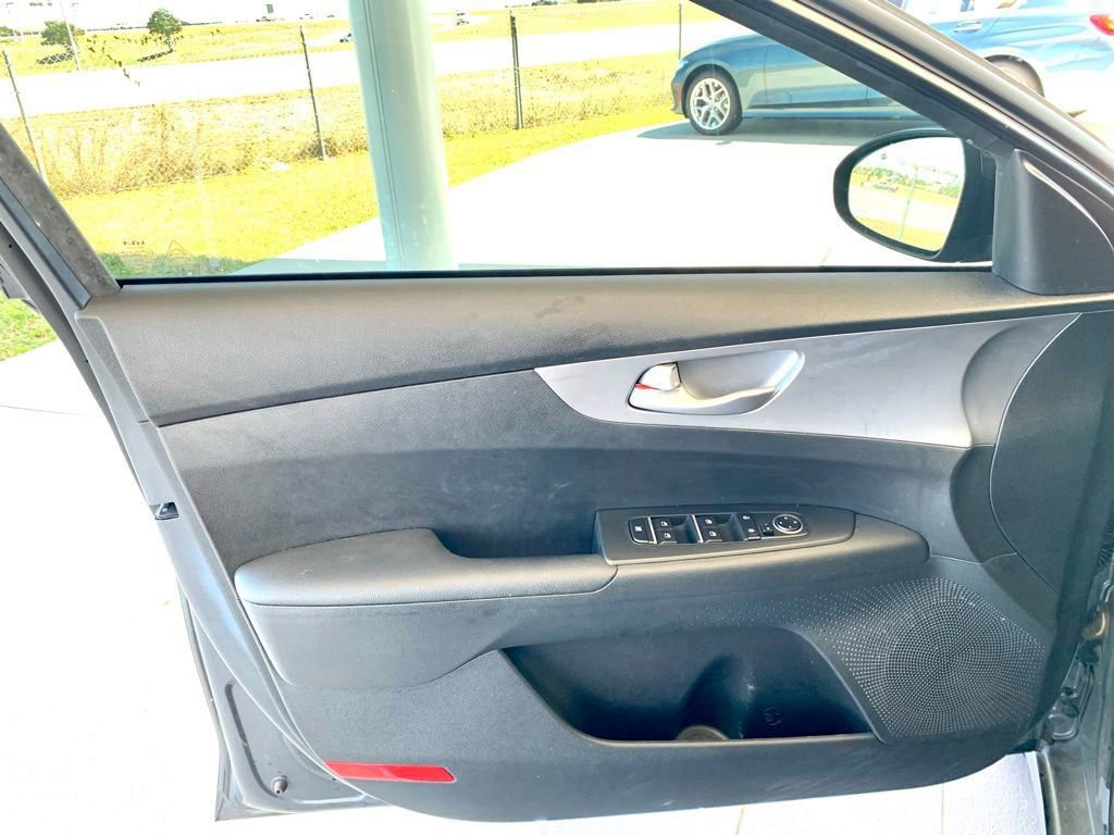Used 2022 Kia Forte LXS w/ LXS Technology Package image 10