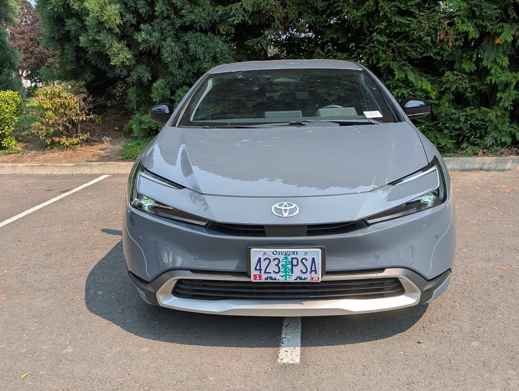 Certified 2025 Toyota Prius Plug-In Hybrid FWD image 19