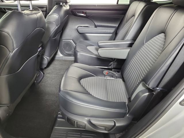 Used 2023 Toyota Highlander XSE image 12