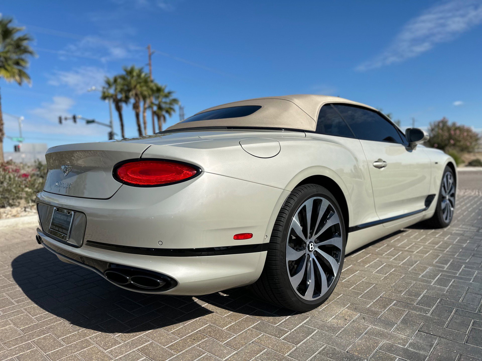 Used 2024 Bentley Continental GT V8 image 16