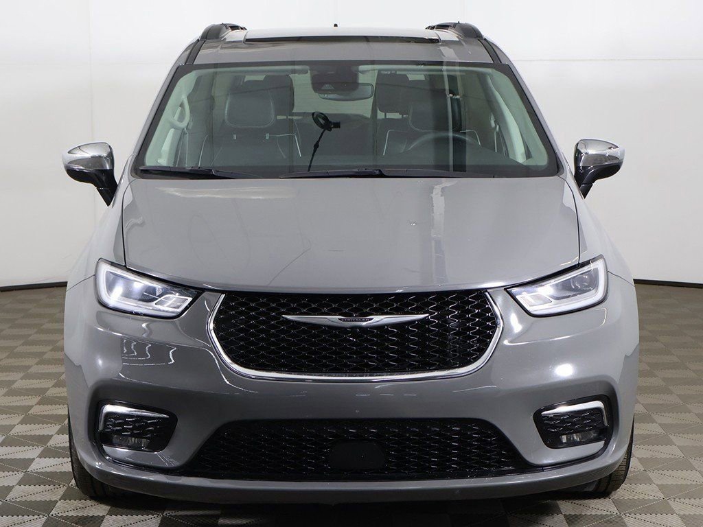 Used 2023 Chrysler Pacifica Limited image 17