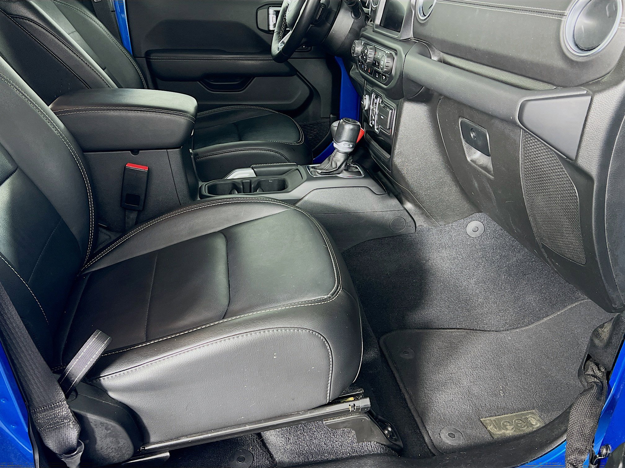 Used 2023 Jeep Wrangler Sahara w/ Cold Weather Group image 23