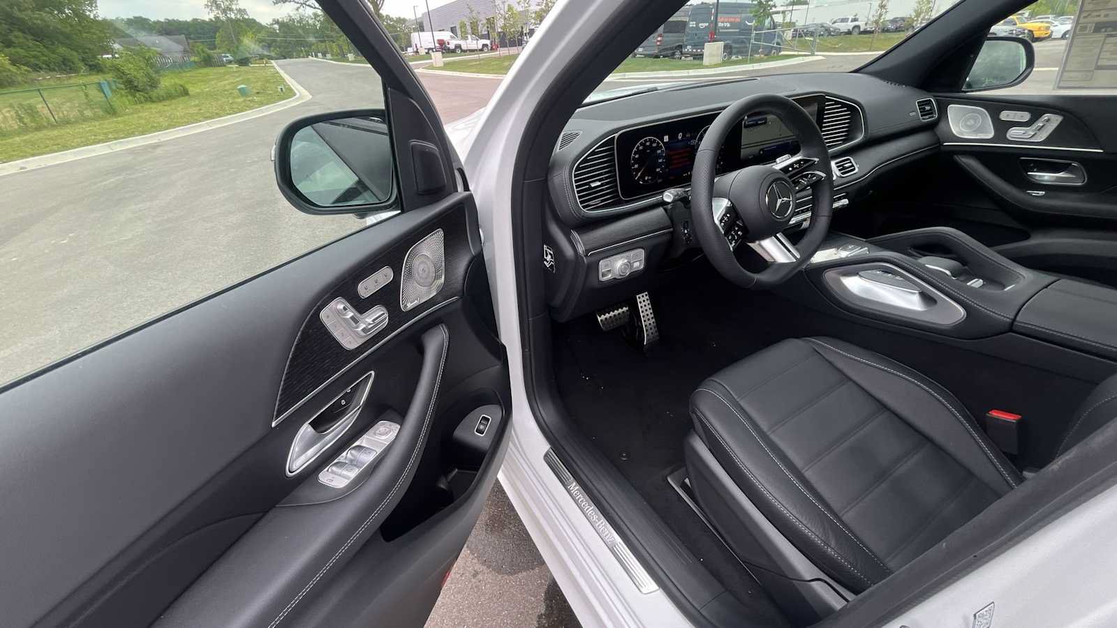 New 2026 Mercedes-Benz GLS 450 4MATIC image 16