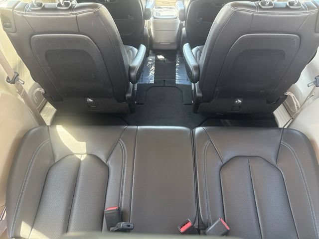 Used 2021 Chrysler Pacifica Touring-L FWD image 29
